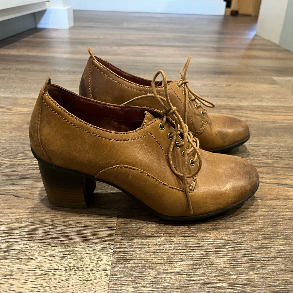 Dansko Pennie Heeled Oxfords